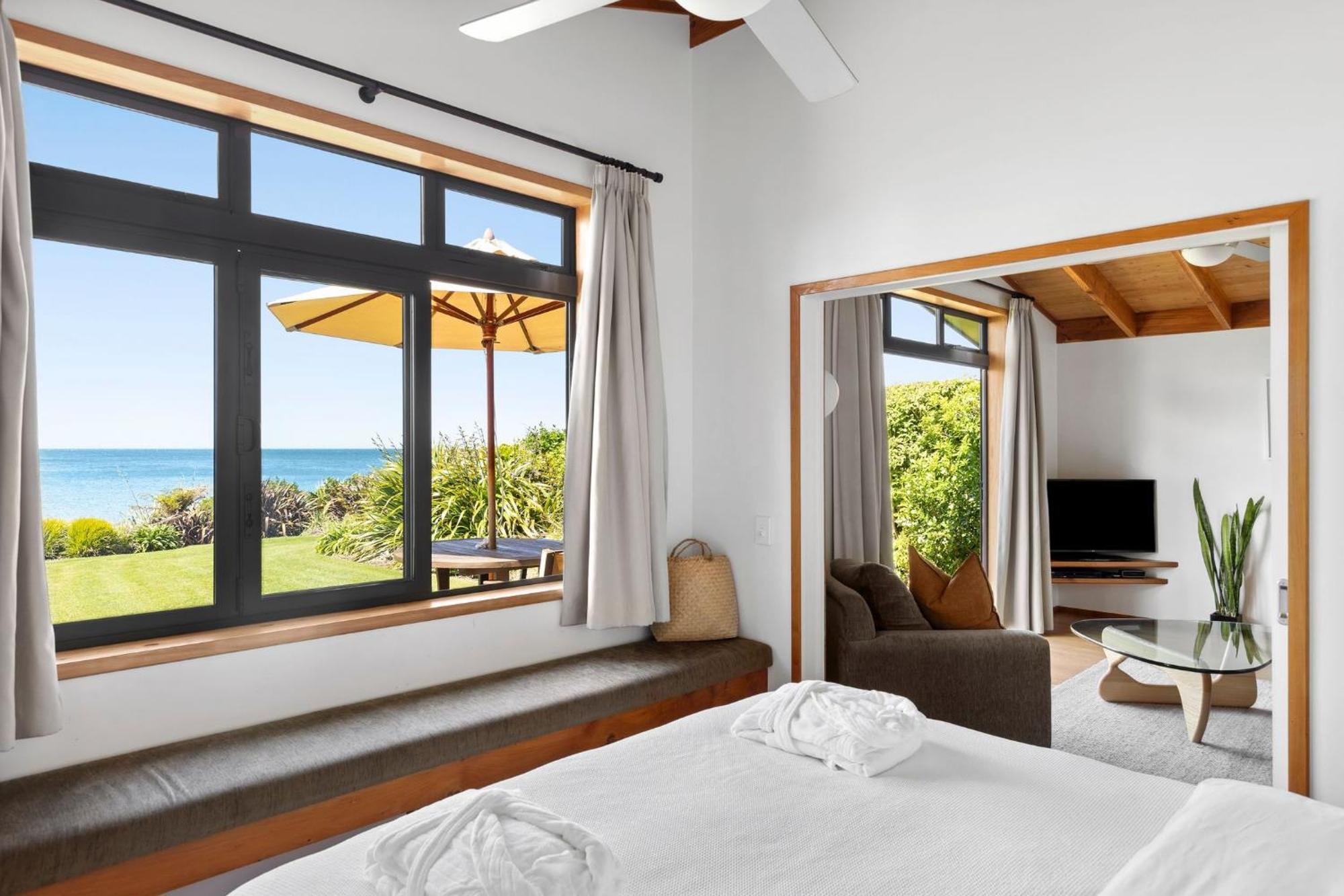 Adrift In Golden Bay- Absolute Beachfront Villas (Adults Only) Collingwood Dış mekan fotoğraf