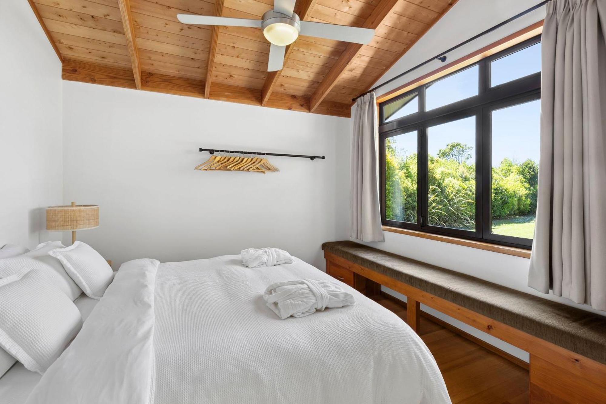 Adrift In Golden Bay- Absolute Beachfront Villas (Adults Only) Collingwood Dış mekan fotoğraf