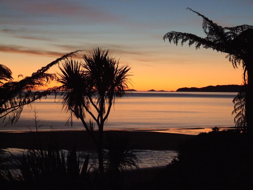 Adrift In Golden Bay- Absolute Beachfront Villas (Adults Only) Collingwood Oda fotoğraf